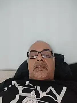 Satiro_Sevilla — Masturbarme en el bao del tren