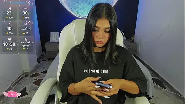 ShaniaDaniels on StripChat