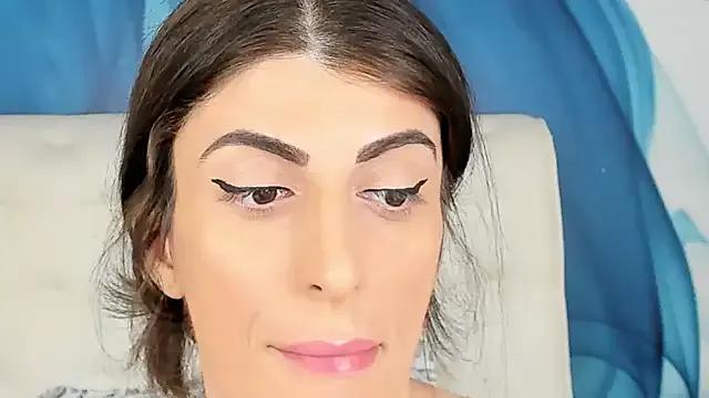 SkinnyDolly on StripChat