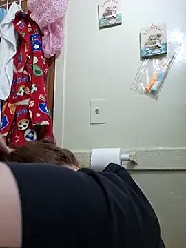 Snowbunnycake_131 on StripChat