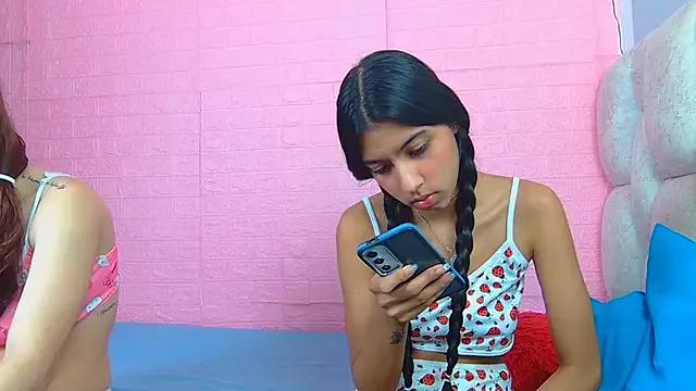 Freechat strawberrymia68 on StripChat