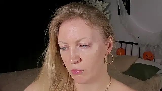 sugamomy on StripChat