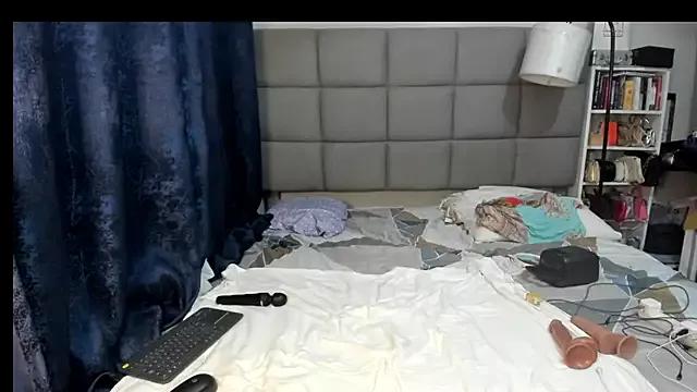 suhaila_suus on StripChat