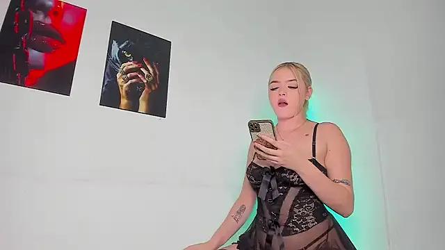 Sweettmia on StripChat