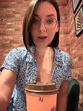 The_Snowwhitee on StripChat