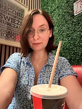 The_Snowwhitee on StripChat