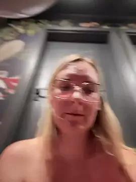 The_Snowwhitee on StripChat