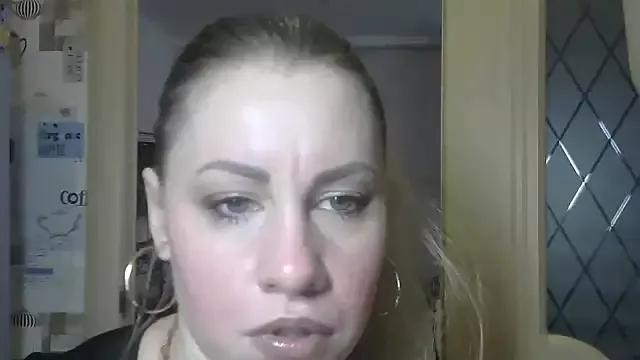 Freechat TherestlessKitty on StripChat