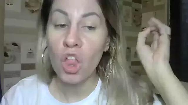 Freechat TherestlessKitty on StripChat