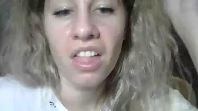 Freechat TherestlessKitty on StripChat