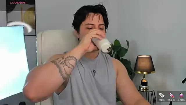 Freechat Thom_Ohtani on StripChat