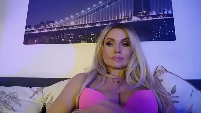 Tinkerbell822 on StripChat