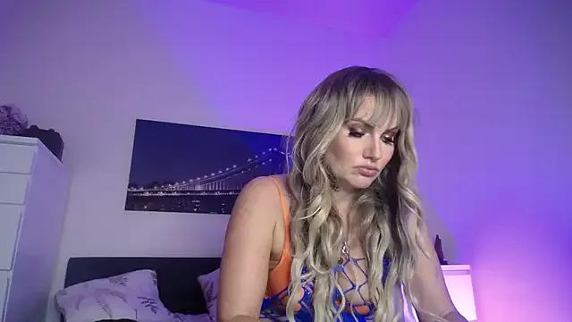 Tinkerbell822 on StripChat