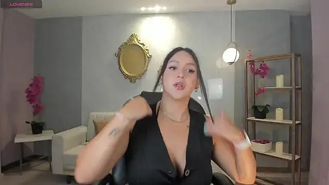 ToriCrossX on StripChat