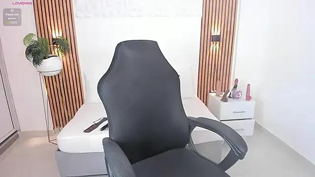 valeria_acosta_ on StripChat