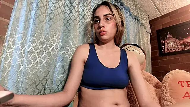 ValeriaLacrozee on StripChat