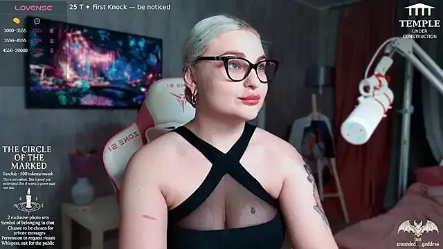 Wounded_Goddess_ on StripChat