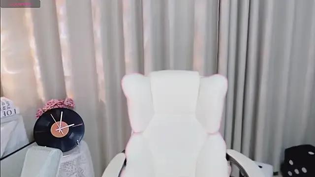 Yoyuyuy on StripChat